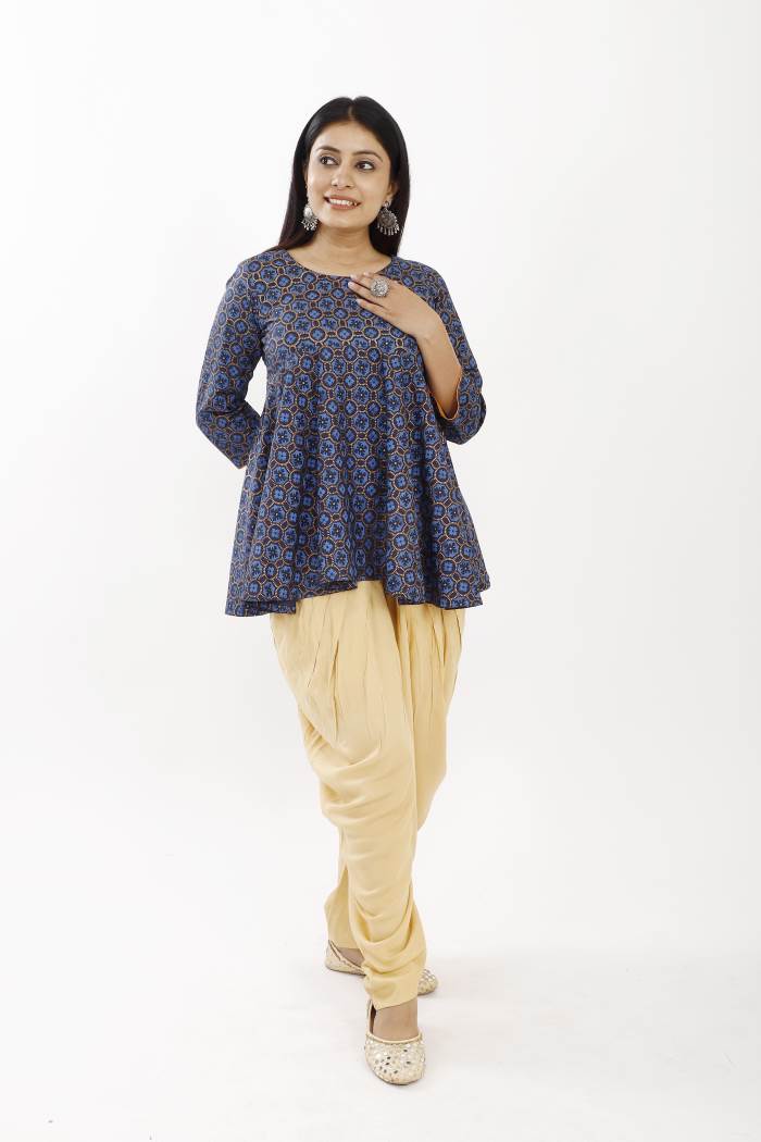RAYON FLARED SHORT TOP